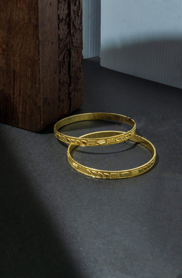 Gold Classic Bangle for Women For Cheap