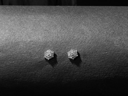 Classic Diamond Stud Earring For Sale